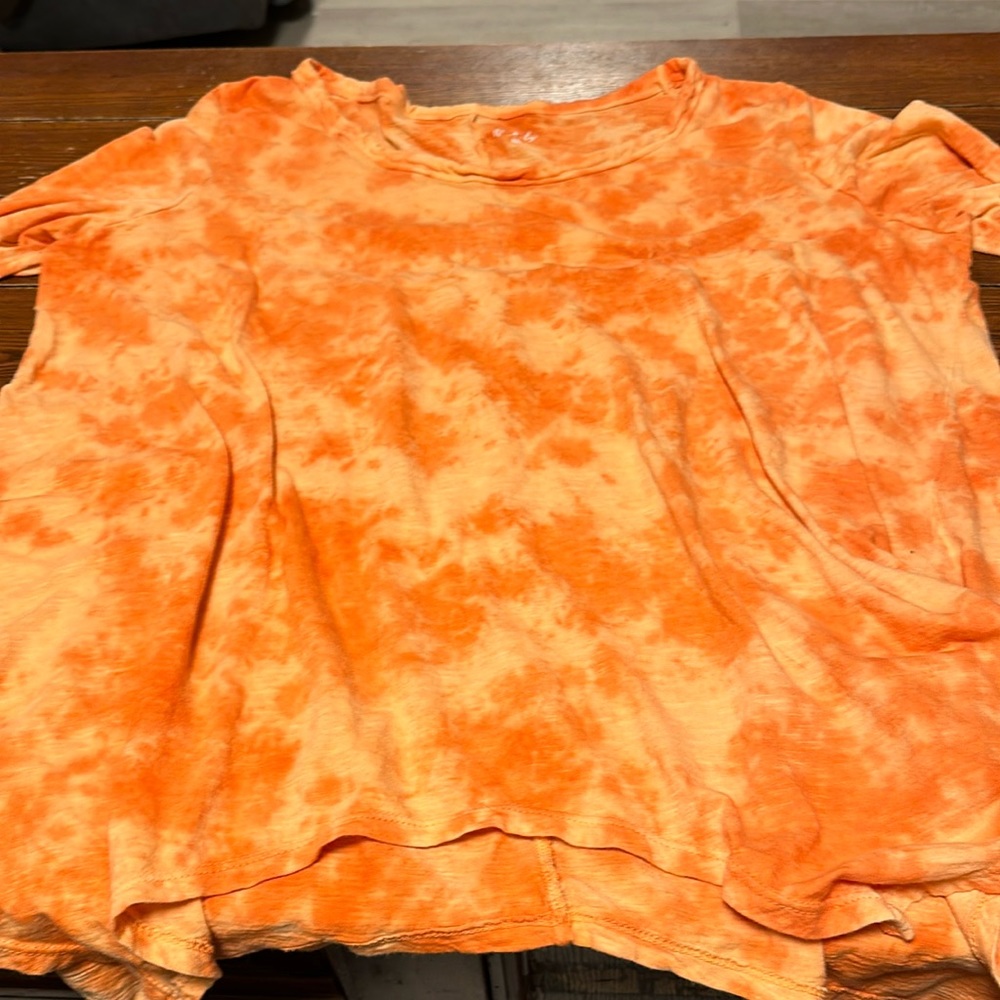Wonderly long sleeve t-shirt. Bright orange. Shark bite hem XXL